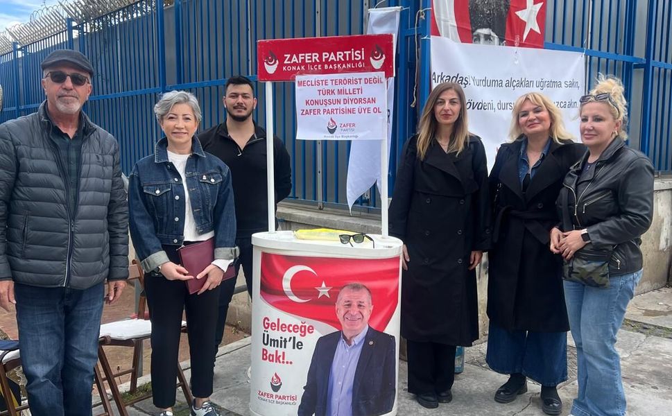 İzmir Fahrettin Altay’da Yoğun İlgi: Zafer Partisi’nden Üye Standı Hamlesi