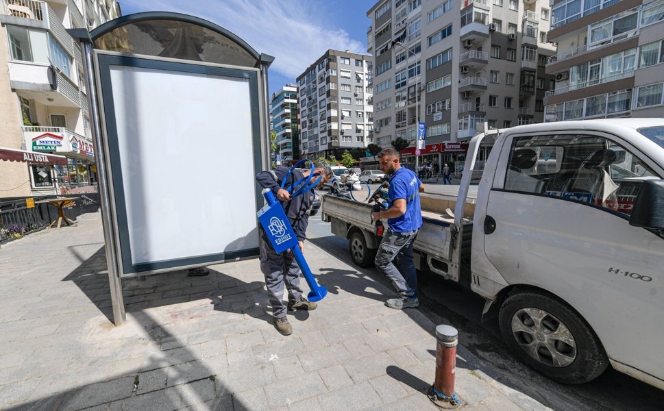 ESHOT’tan duraklarda temizlik hareketi