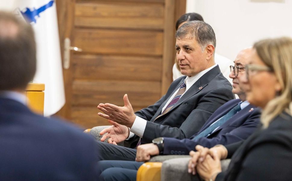 Başkan Tugay Büyükelçi Dumont ve Fransız heyetini konuk etti