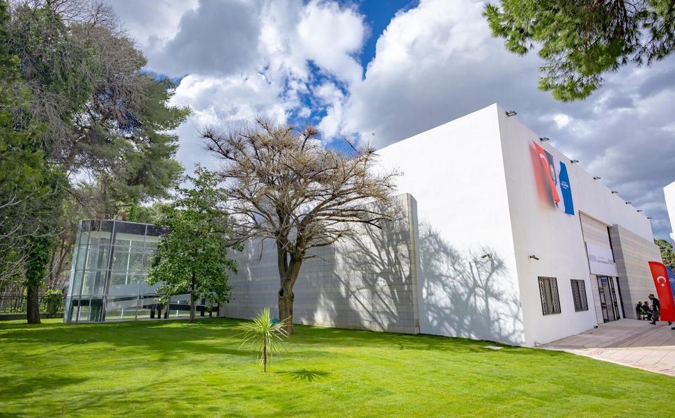 Hasan Ali Yücel Kütüphanesi hizmete girdi