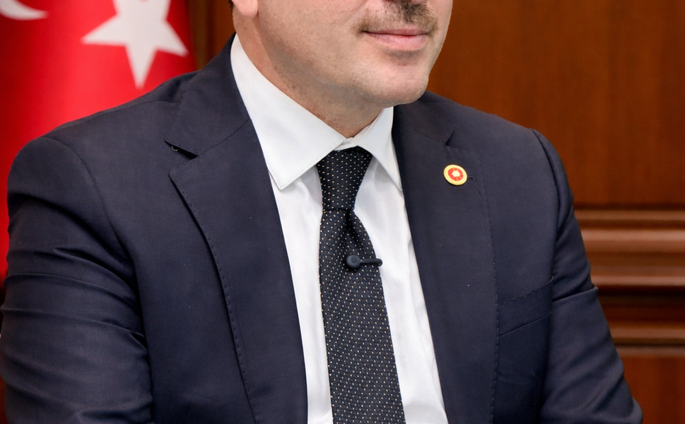 AK Partili Kırkpınar’dan Tugay’a Sert Eleştiri: “İzmir Hizmet Bekliyor, Siyaset Değil”