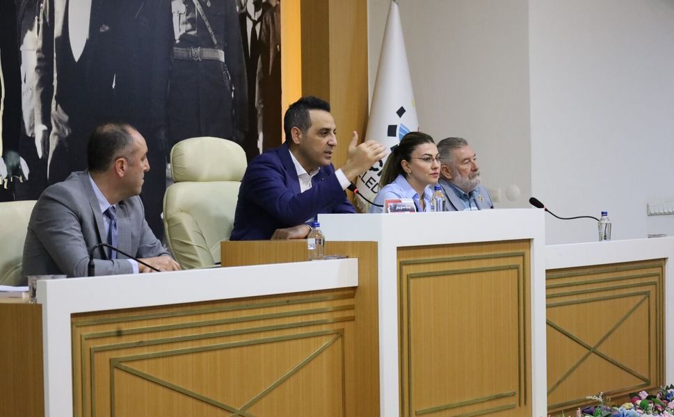 ÇİĞLİ’DE ERTELENEN MECLİS TOPLANDI: KÖYİÇİ İMARI OY ÇOKLUĞUYLA KABUL EDİLDİ