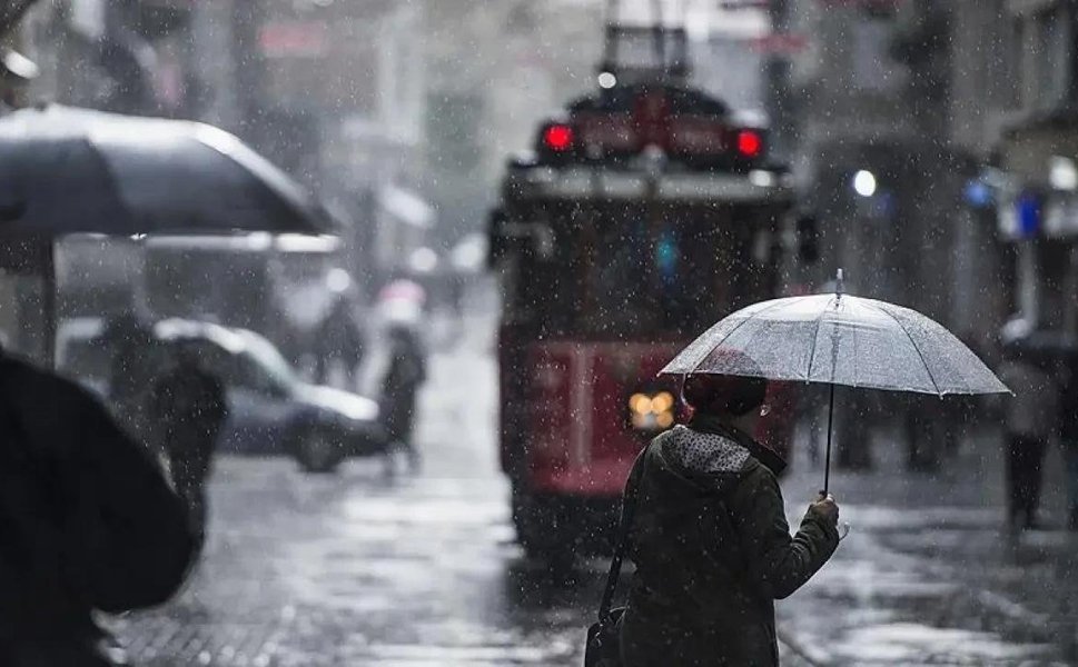 İSTANBUL’A YAĞIŞ VE SOĞUK HAVA UYARISI