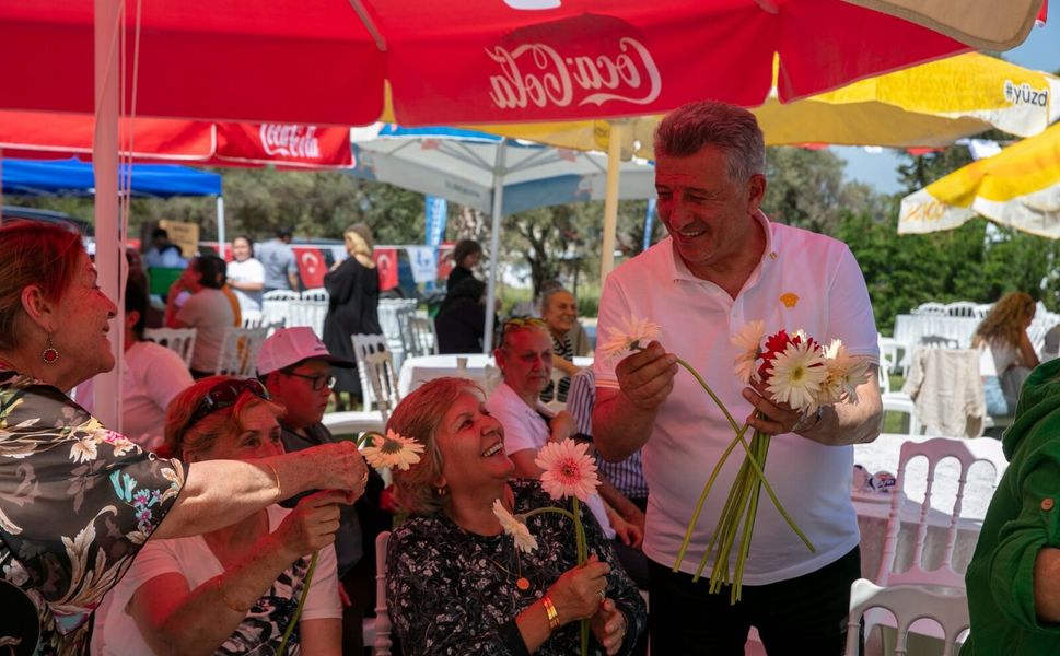 Anneler Günü’nde Güzelbahçe’de Sevgi Dolu Buluşma