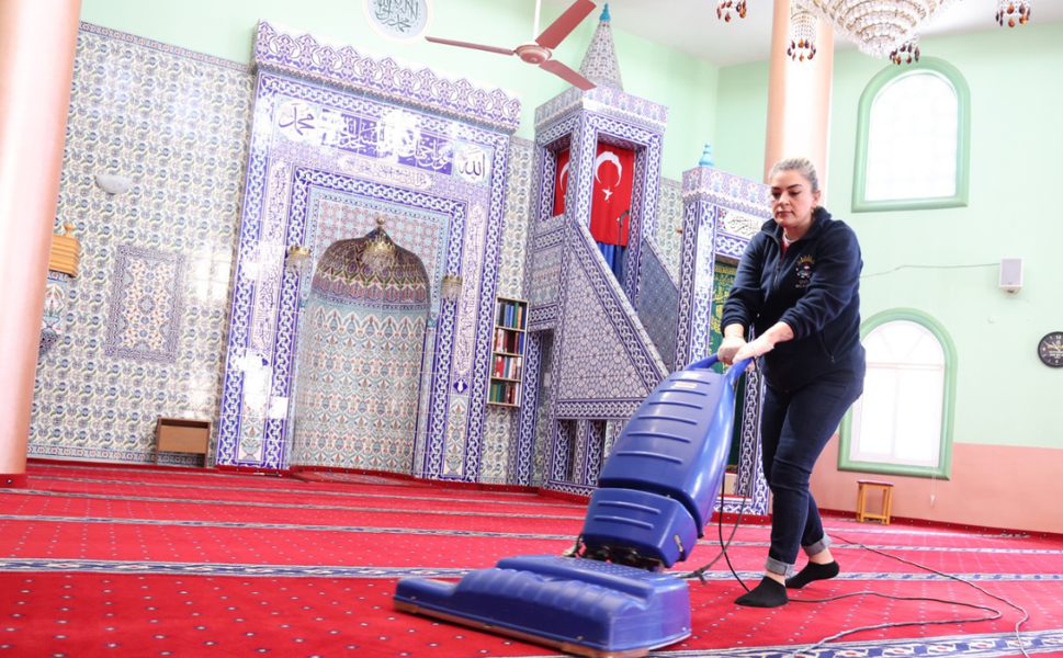 Çiğli’de Bayram Öncesi İbadethanelerde Kapsamlı Temizlik