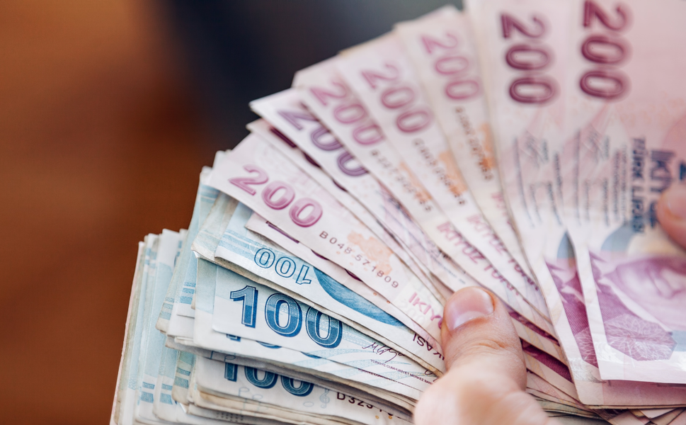 Emeklilere Bayram Öncesi Çifte Ödeme: Maaş ve İkramiye Tarihleri Açıklandı