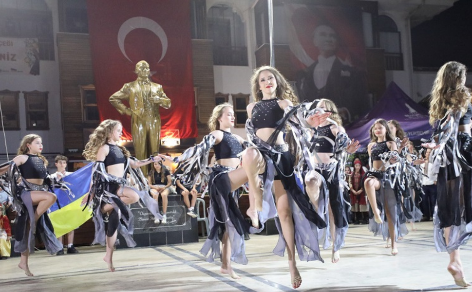 Menderes’te Çiçek Gibi Festival Gerçekleşti