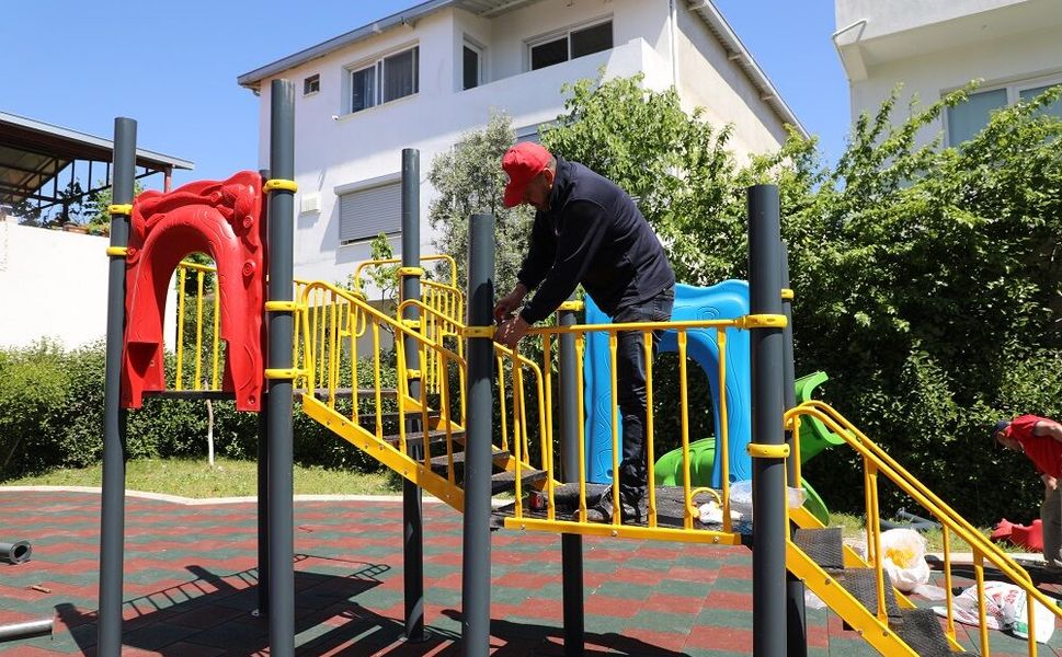 Menderes’te Parklar Yenileniyor