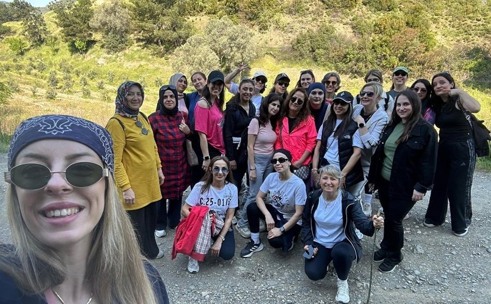 Menderes Belediyesi’nden Kadınlara Doğa Yürüyüşü