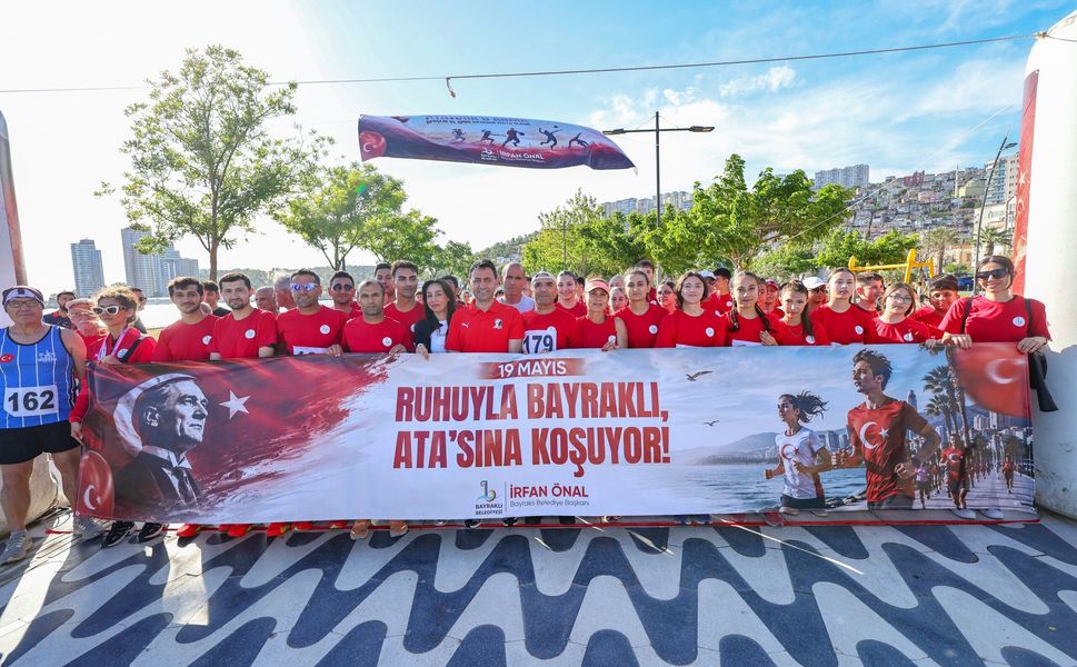 BAYRAKLI’DA 19 MAYIS SPOR, MÜZİK VE GENÇLİK ŞÖLENİNE DÖNÜŞTÜ