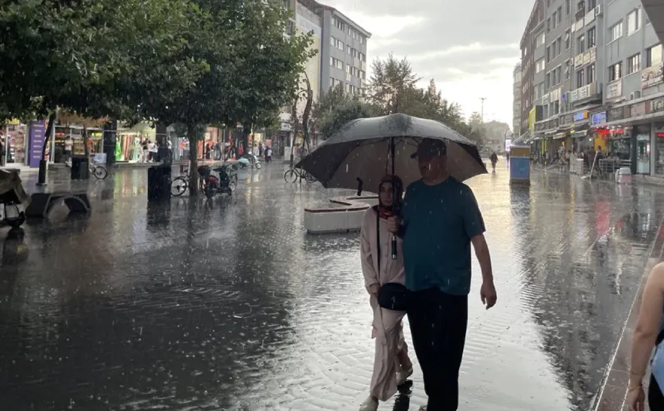 BAKANLIKTAN “SARI” KODLU UYARI: SAĞANAK VE FIRTINA GELİYOR