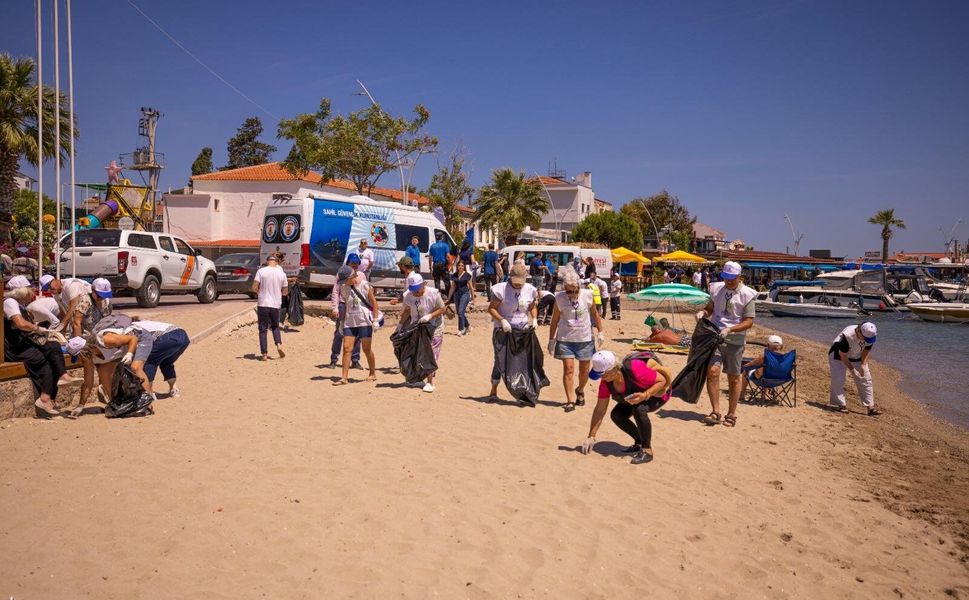 Plajdan 750 kilogram atık toplandı