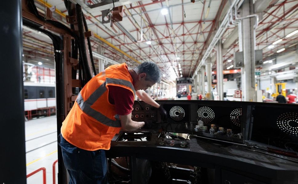 İzmir Metro araçlarını kendi gücüyle yeniliyor