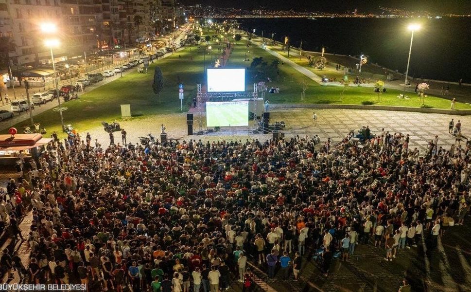 İzmir'de dünya kupası heyecanı dev ekranlarda yaşanacak