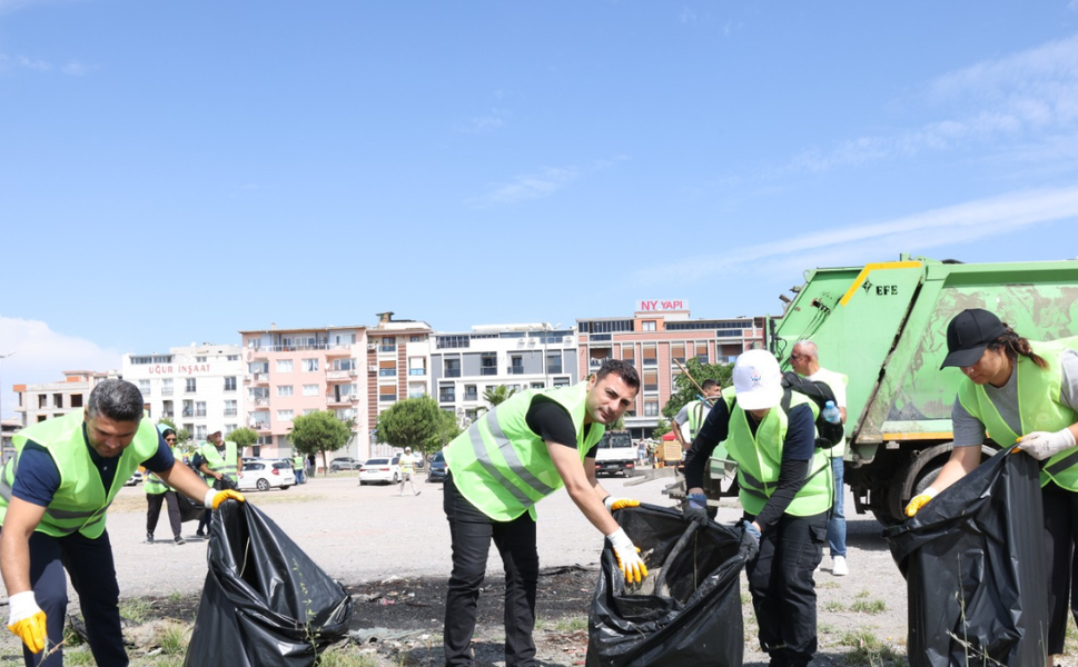 Çiğli’de Çevre Günü Etkinliği: Çöpler Toplandı, Çevre Bilinci Kazandı