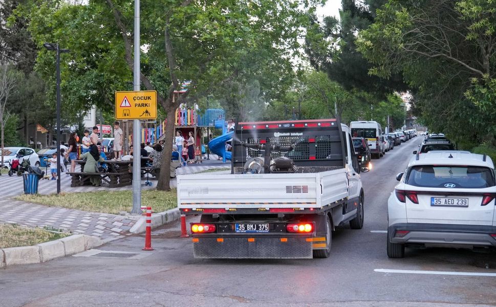 Gaziemir Belediyesi ilaçlama çalışmalarını yoğun tempoda sürdürüyor
