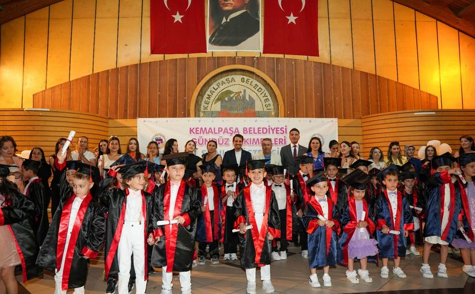 KEMALPAŞA'DA MİNİKLERİN MEZUNİYET COŞKUSU