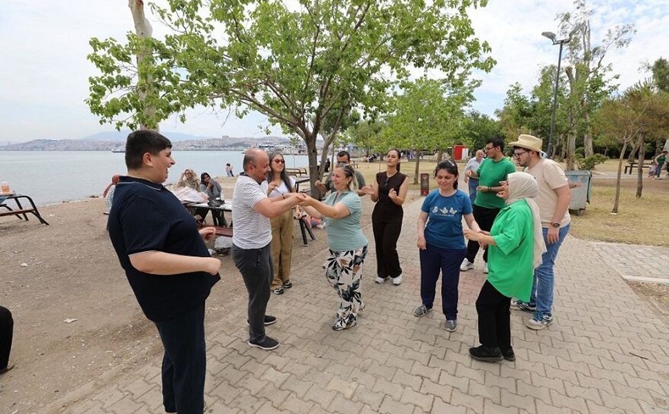 Menderes Belediyesi’nden Engelli Bireylere Piknik