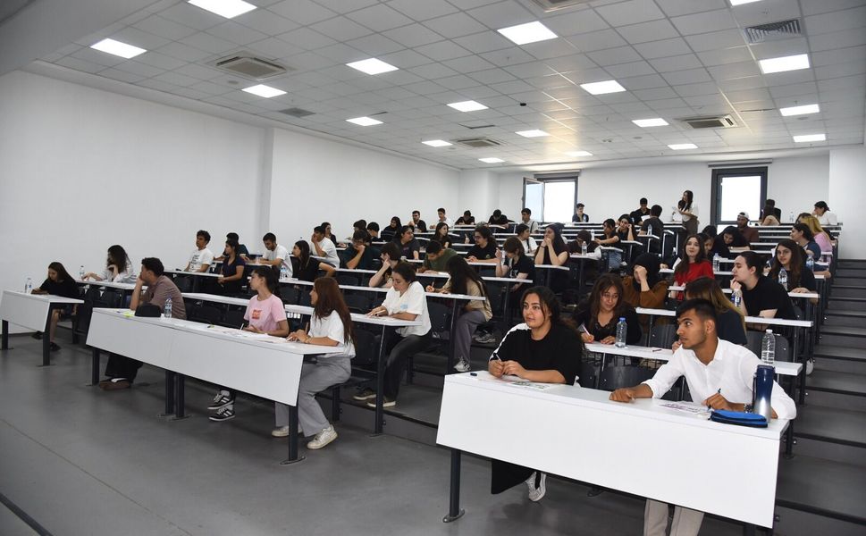 Menemen’de YKS öncesi prova üniversite amfisinde