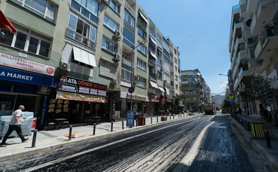 Balçova Ata Caddesi tamamen yenileniyor