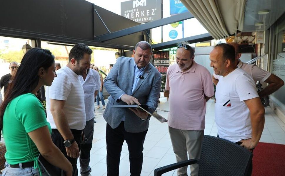 Başkan Çiçek Sokakta, Vatandaşla İç İçe