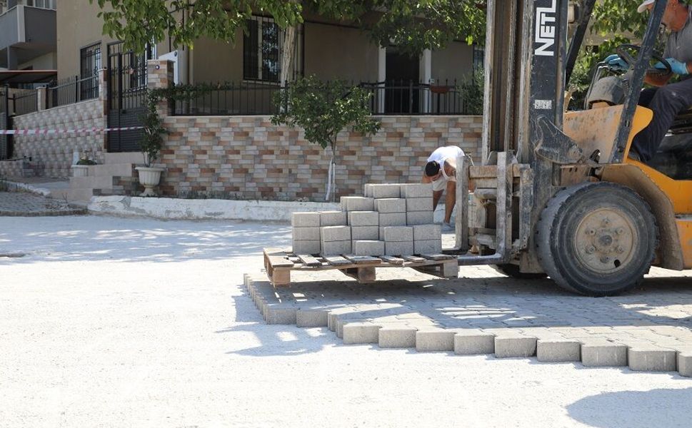 Menderes’te 19 Mayıs Caddesi Yenileniyor