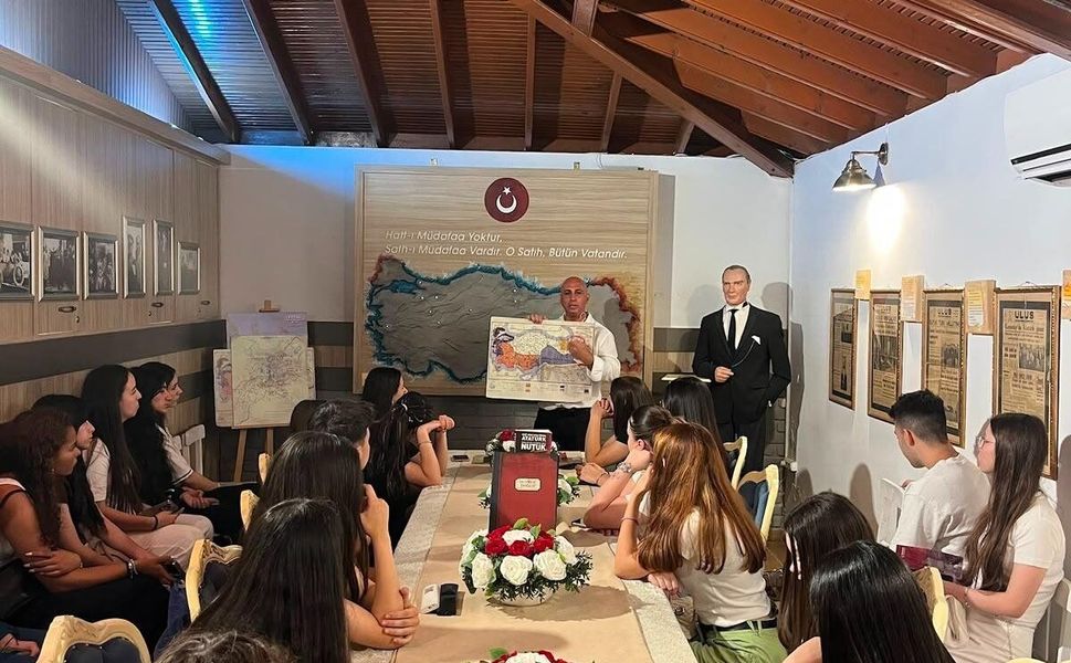 Bin liseli genç müzelerle tanıştı