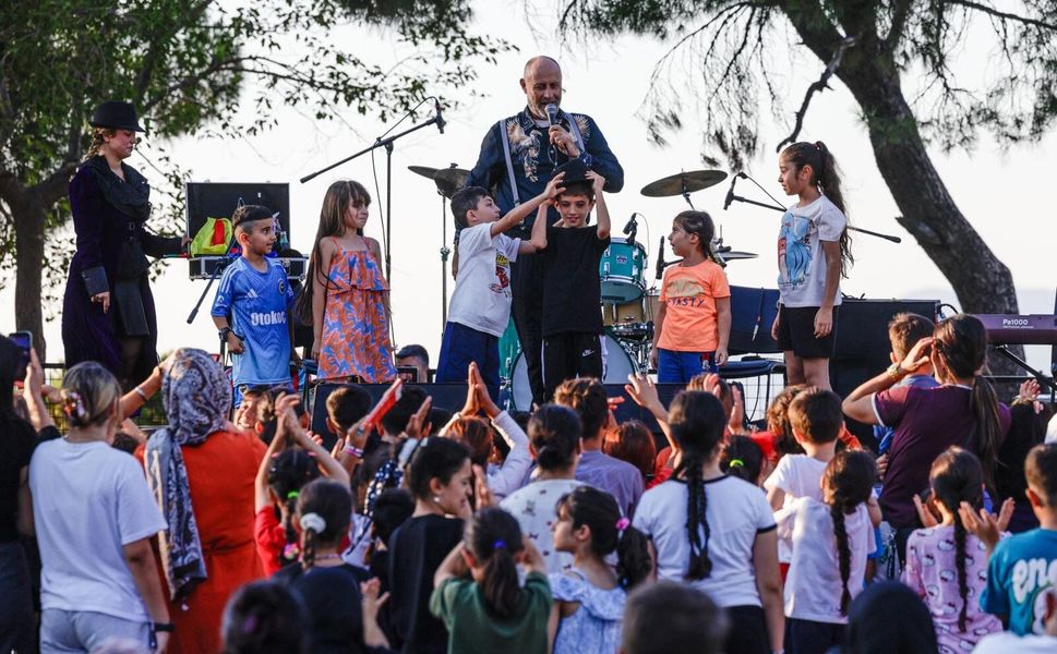 Çocuklar Kadifekale’de doyasıya eğlendi