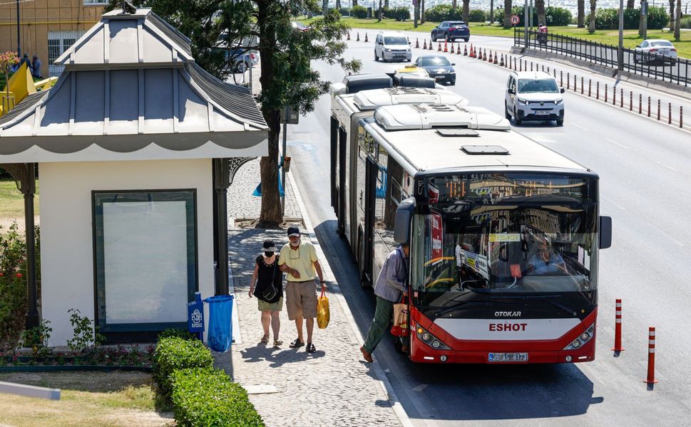 İzmir'in kimliğini yansıtan Konak Durağı hizmete açıldı
