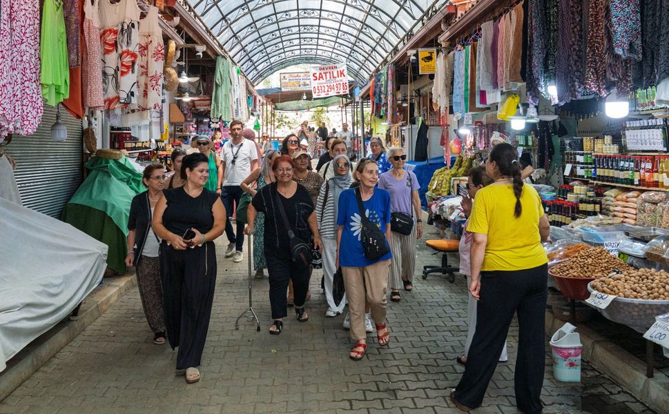 Kültür gezileriyle İzmir’i keşfettiler