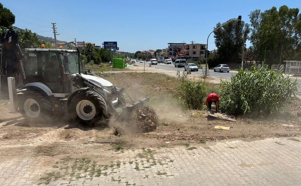 Menderes’in Sahil Bölgesinde Atık Seferberliği