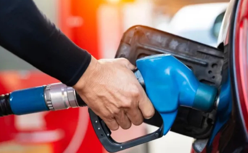 Benzine Zam Gece Yarısı Pompalara Yansıdı: Litre Fiyatı 1,23 TL Arttı