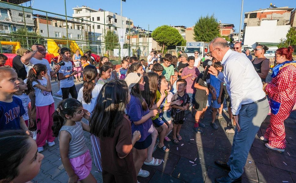 Gaziemir Belediyesi’nin Sokakta Şenlik Var etkinliği başladı