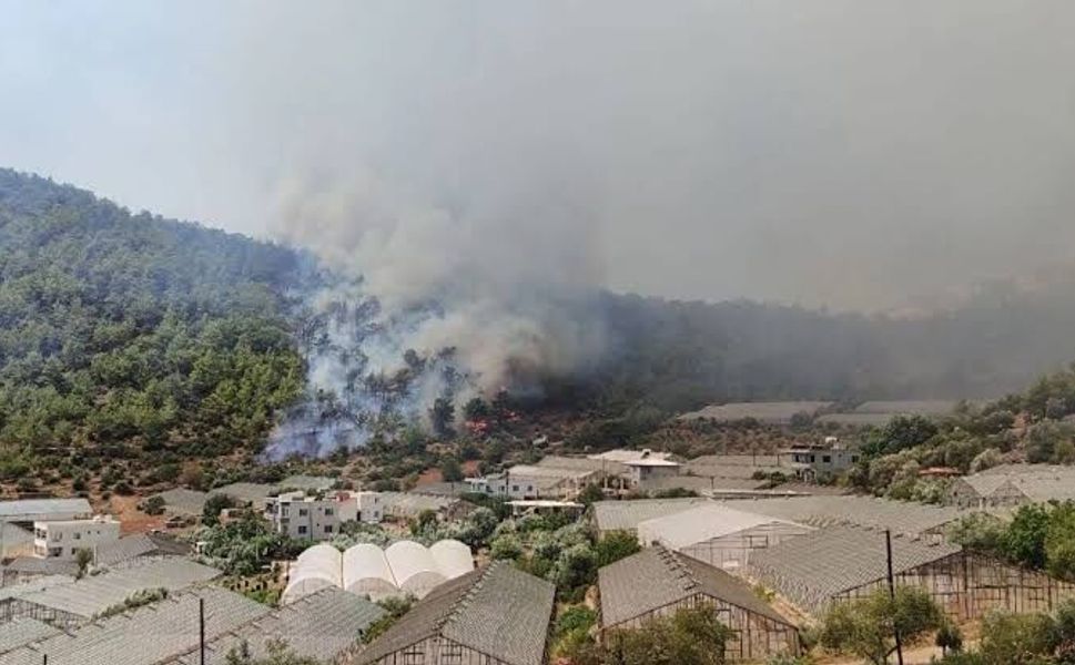 Mersin’de Orman Yangını: 80 Hane Tahliye Edildi