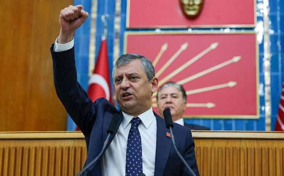CHP’de Siyasi Dengeleri Değiştirecek Gelişme! Özgür Özel ve 90 Milletvekili İstifa Etti