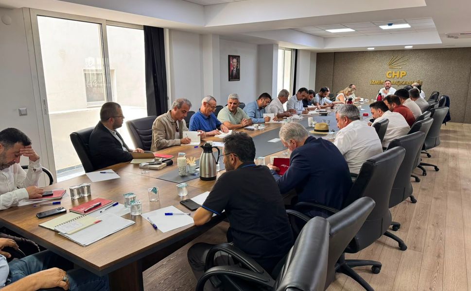 CHP İZMİR İL YÖNETİMİNDEN YENİ KARARLAR