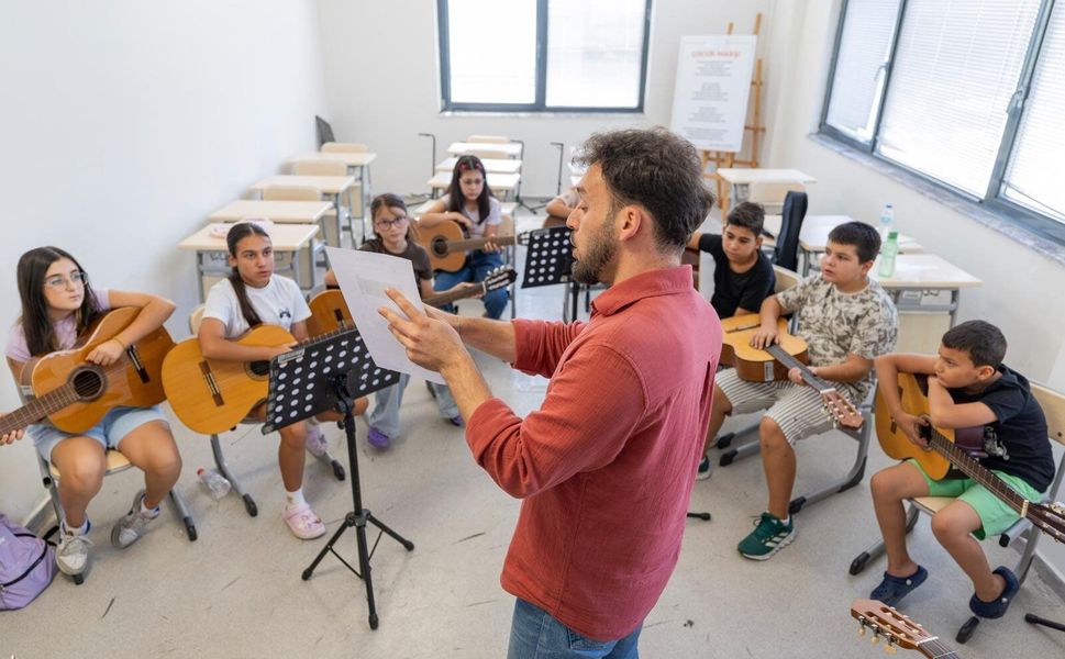 Büyükşehir’in Yaz Okulu hem eğlendiriyor hem öğretiyor