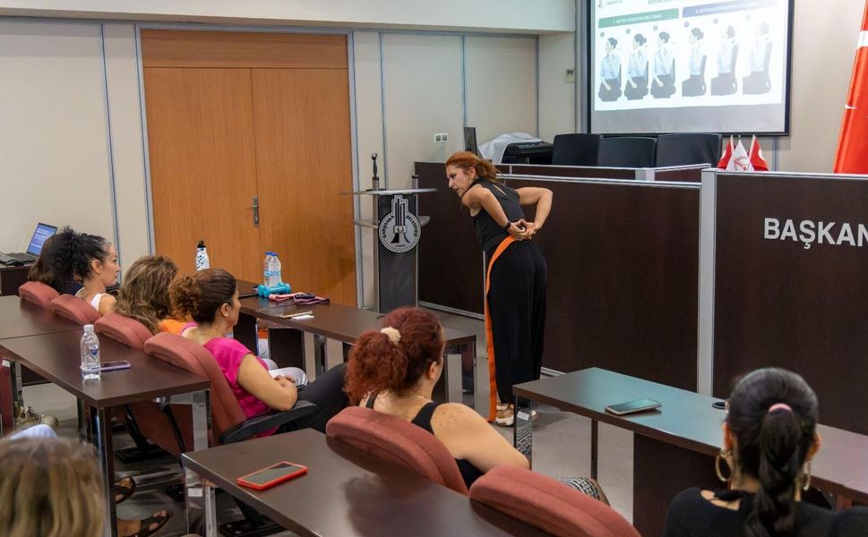 Karşıyaka Belediyesi’nden personele ‘daha sağlıklı çalışma’ semineri