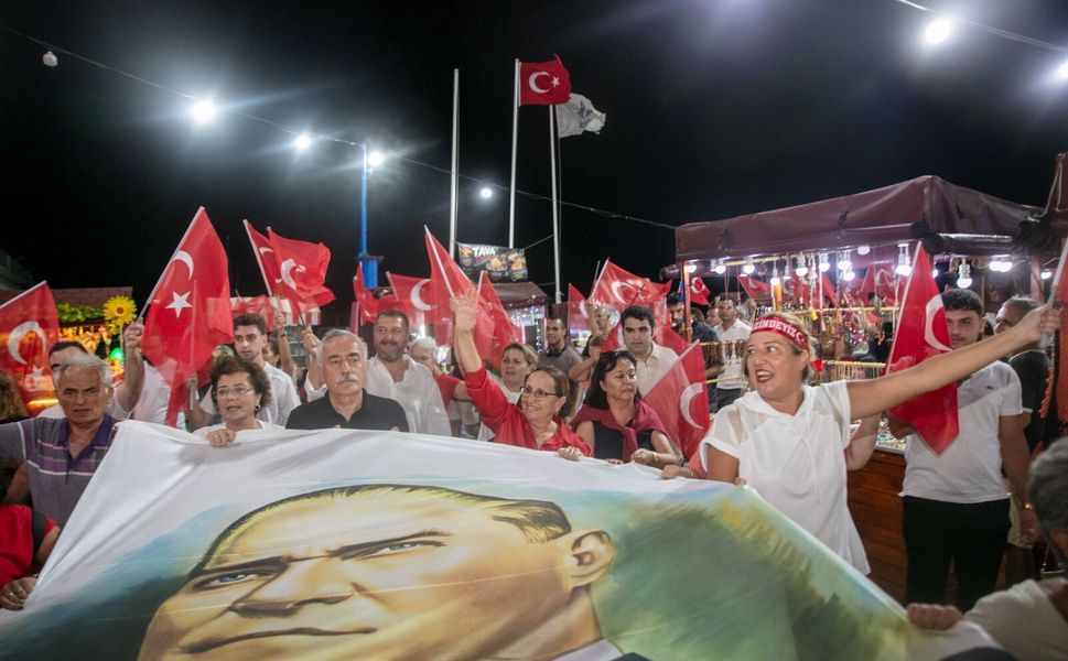 GÜZELBAHÇE’DE 30 AĞUSTOS COŞKUSU