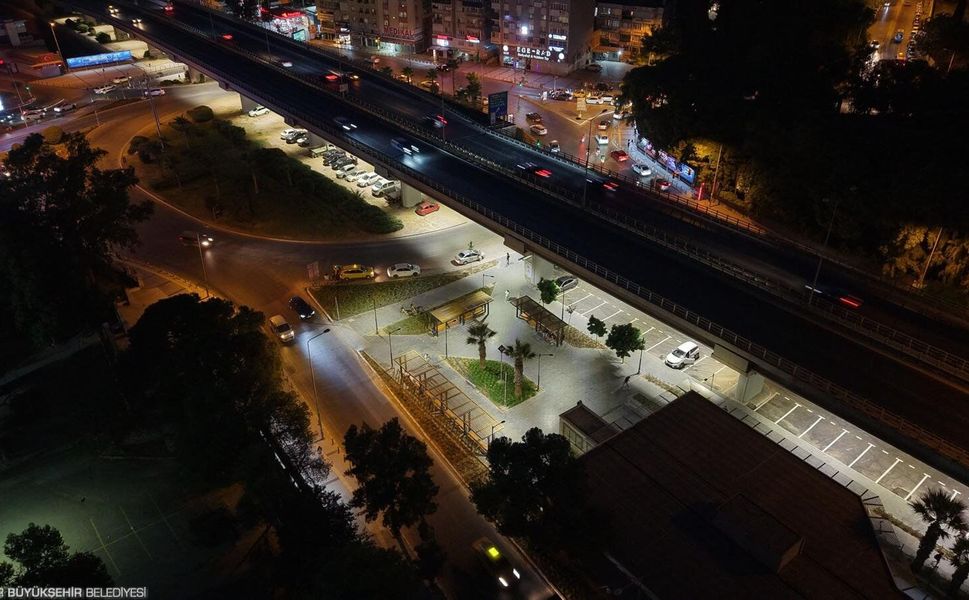 Bornova’nın en işlek noktası artık ışıl ışıl