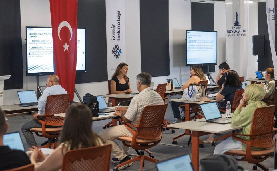Büyükşehir’den esnaf temsilcilerine yapay zekâ eğitimi