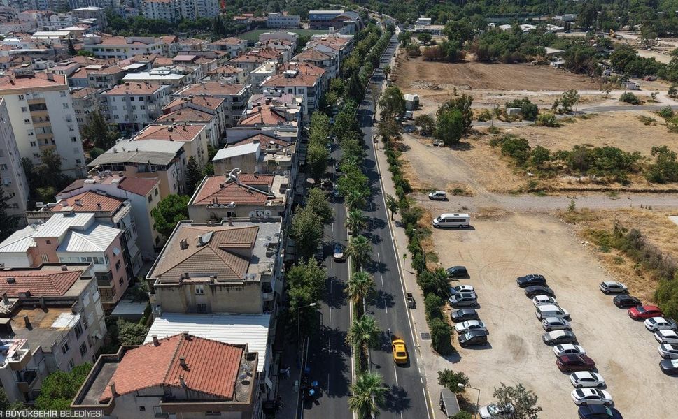 Balçova’nın caddeleri “çiçek gibi” oldu