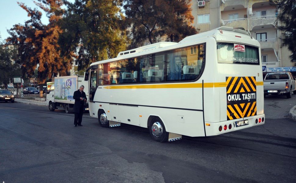 Büyükşehir’den İzmir’e 400 yeni servis aracı plakası
