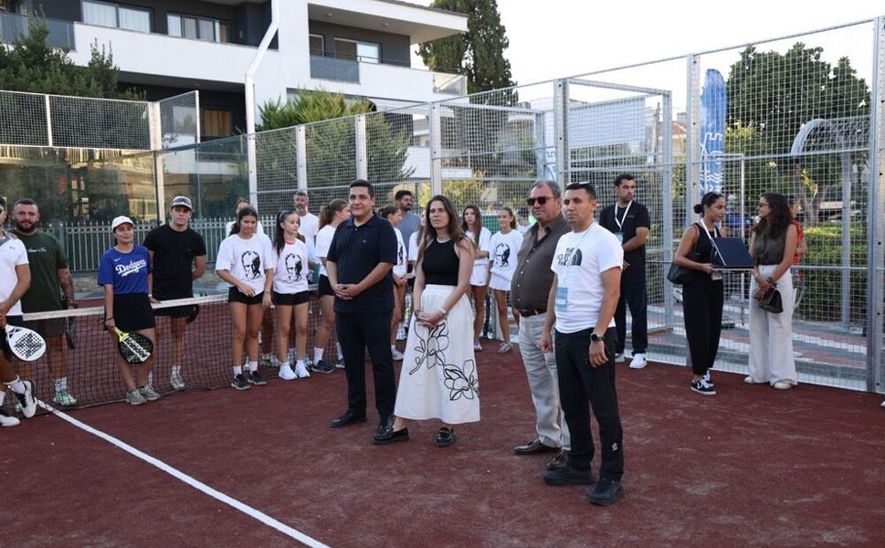 Çeşme’de spora yeni yatırım: 16 Eylül Kurtuluş Parkı’na padel kortu kazandırıldı