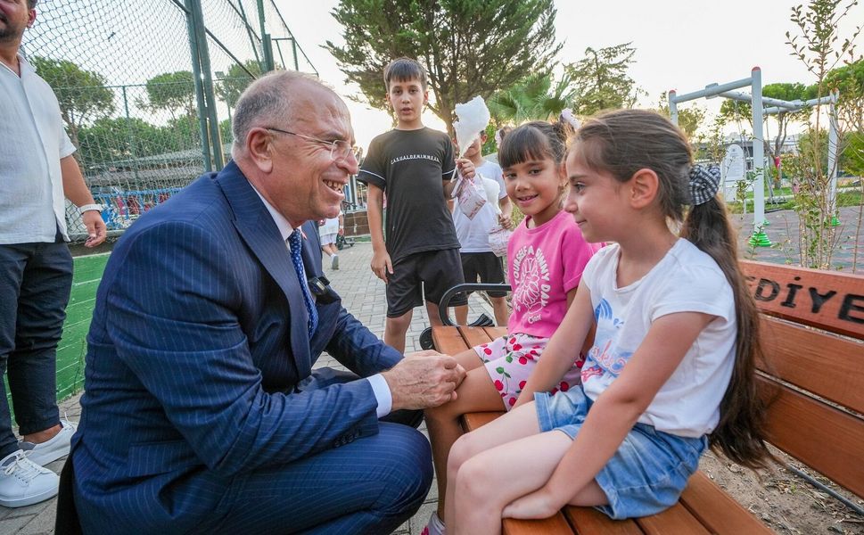 Gaziemir Belediyesi yenilediği Şehit Ferit Yaşarlar Parkı’nı hizmete açtı