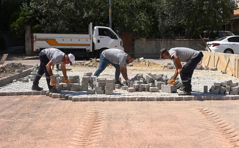 KEMALPAŞA’DA ASFALT SEFERBERLİĞİ SÜRÜYOR