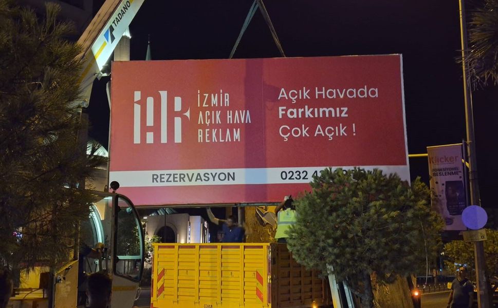 İZMİR BÜYÜKŞEHİR’DEN KARŞIYAKA’DAKİ REKLAM ÜNİTELERİNE İLİŞKİN AÇIKLAMA