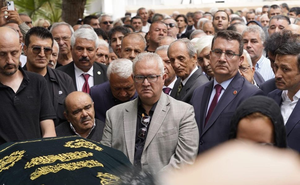 Burhan Özfatura son yolculuğuna uğurlandı