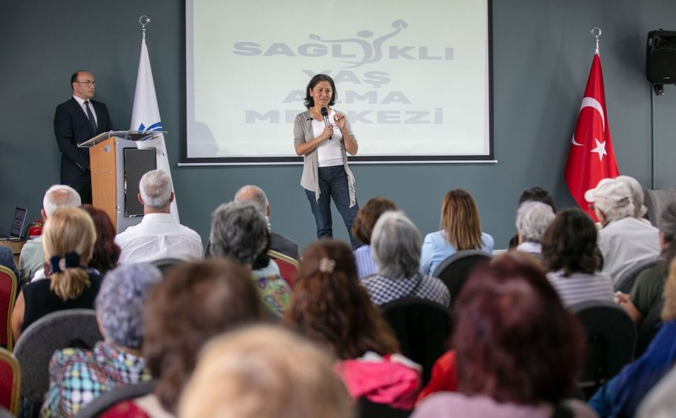 Güzelbahçe Belediyesi Sağlıklı Yaş Alma Merkezi Yeni Dönemi Büyük İlgiyle Açtı