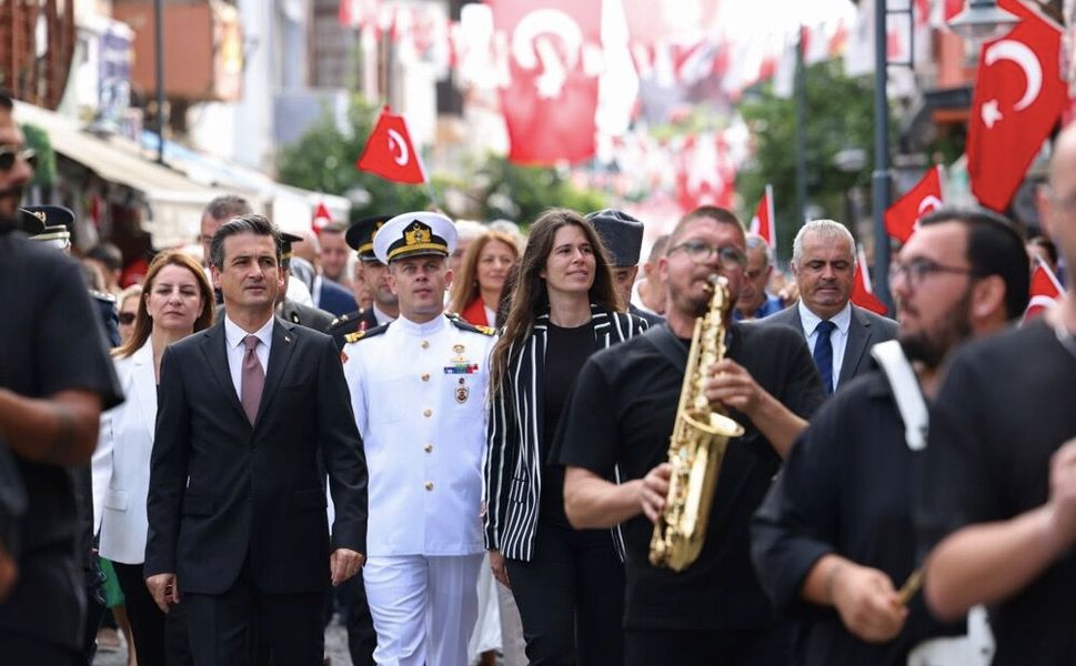 Çeşme kurtuluşunun 104. yılını gururla kutladı